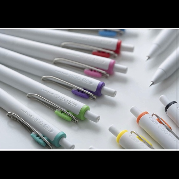 Uni-Ball One Gel Ink 0.5mm Ballpoint Pen - Picture 3 of 7